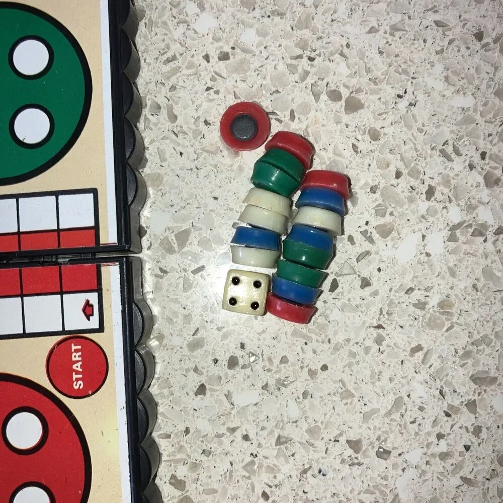 Mini Magnets Fundex Travel Game Parchessi Storage Case Vintage 1989